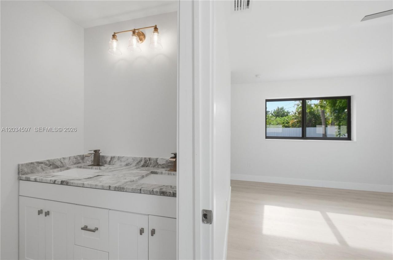 2731 NE 52nd St , Lighthouse Point, FL 33064 Photo