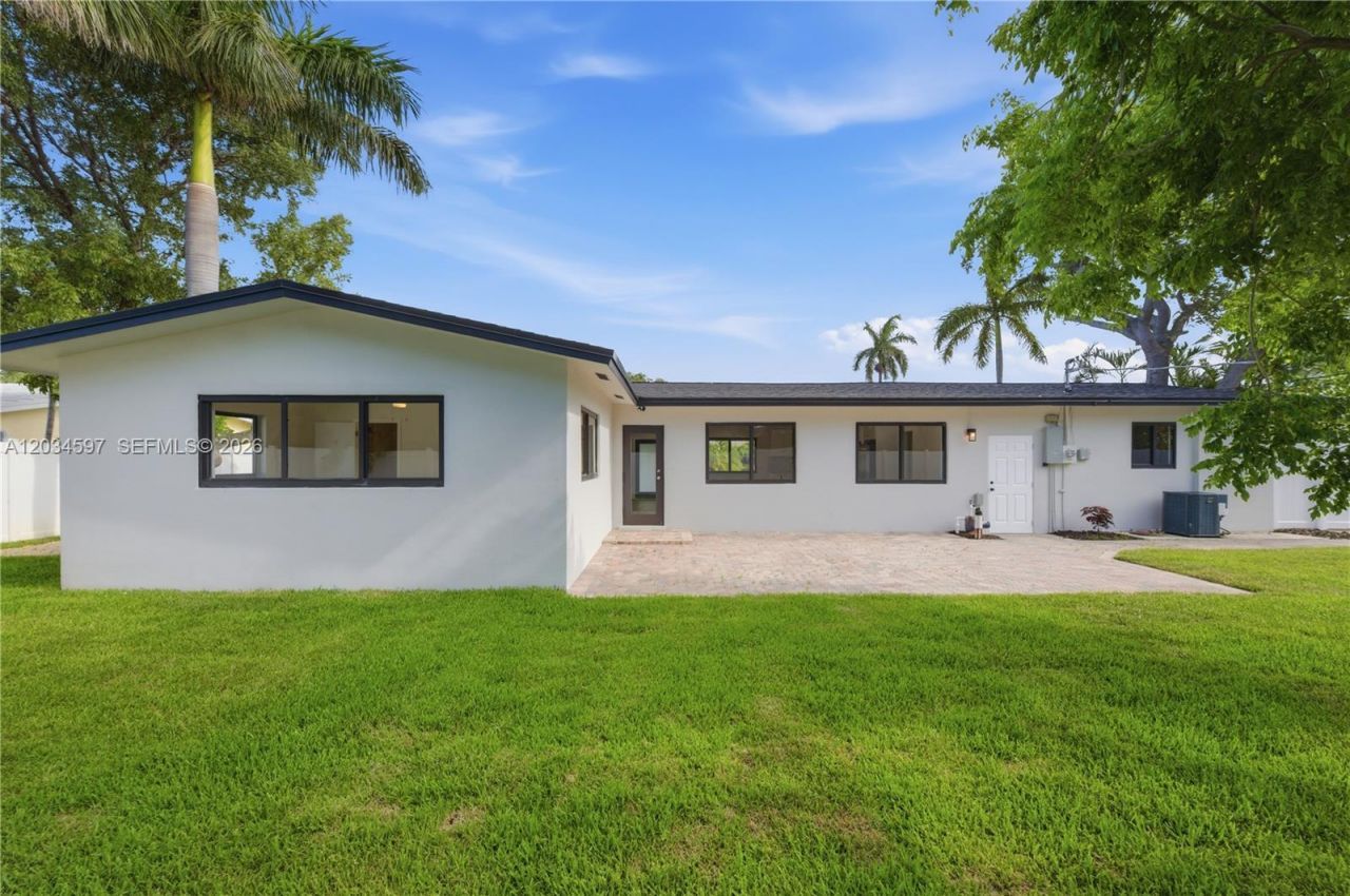 2731 NE 52nd St , Lighthouse Point, FL 33064 Photo