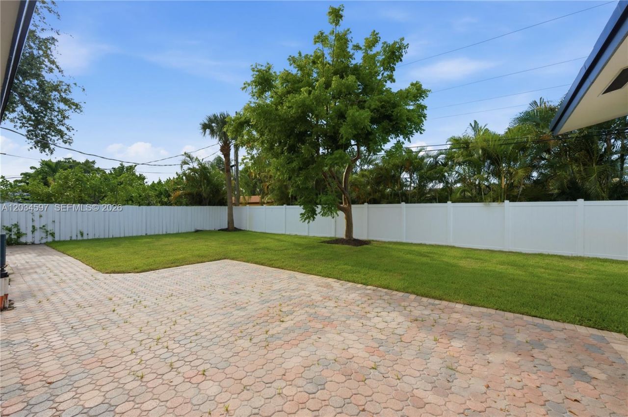 2731 NE 52nd St , Lighthouse Point, FL 33064 Photo
