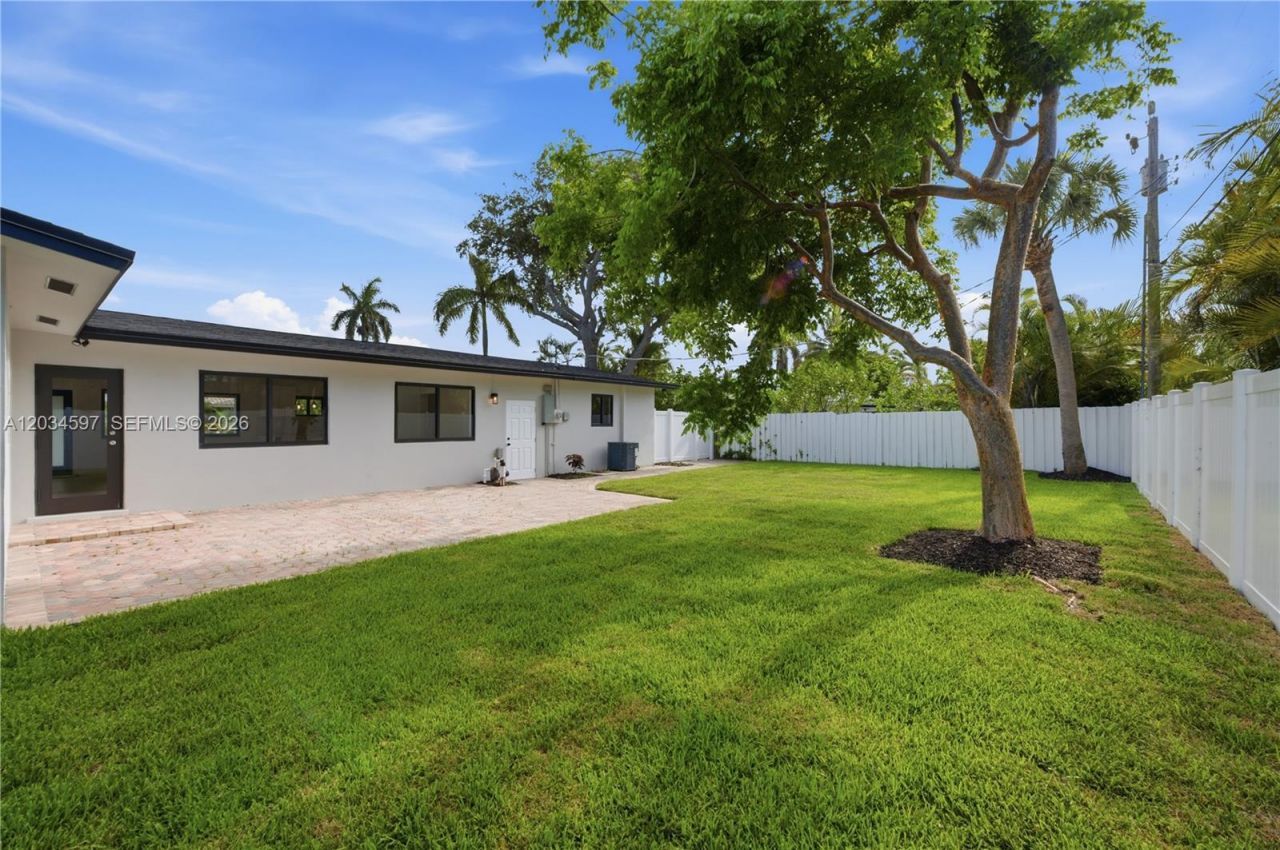 2731 NE 52nd St , Lighthouse Point, FL 33064 Photo