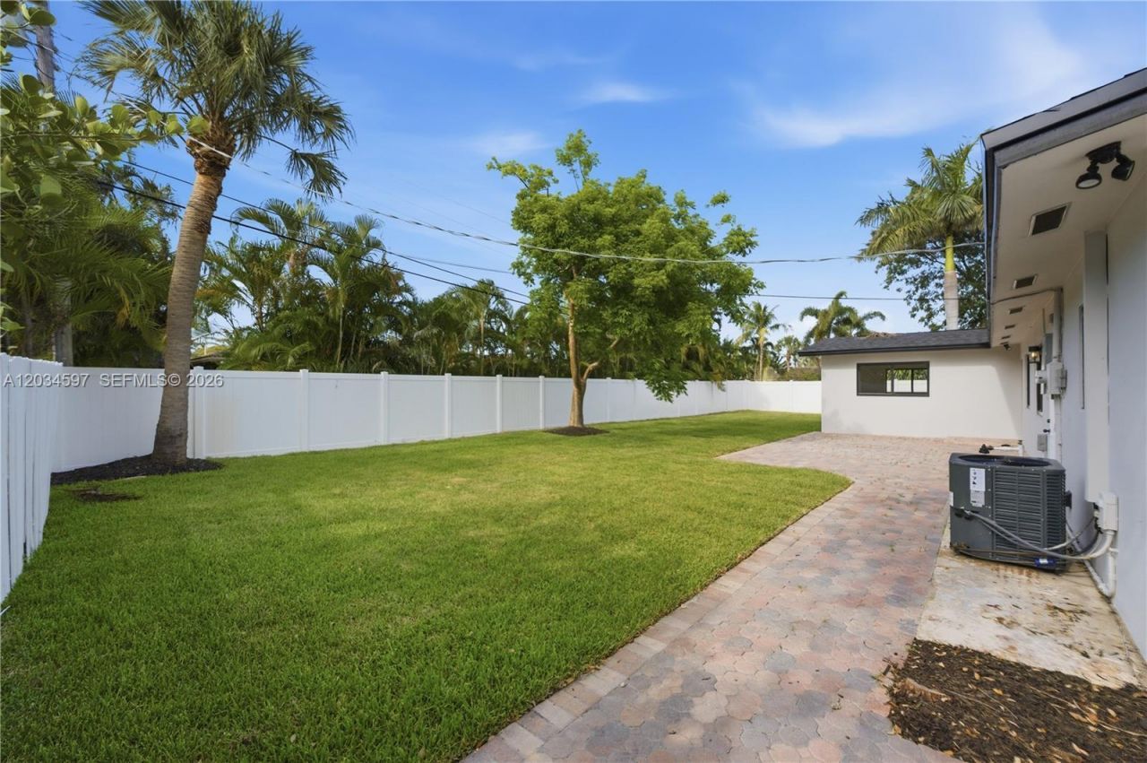 2731 NE 52nd St , Lighthouse Point, FL 33064 Photo