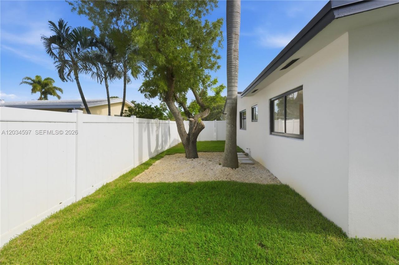 2731 NE 52nd St , Lighthouse Point, FL 33064 Photo