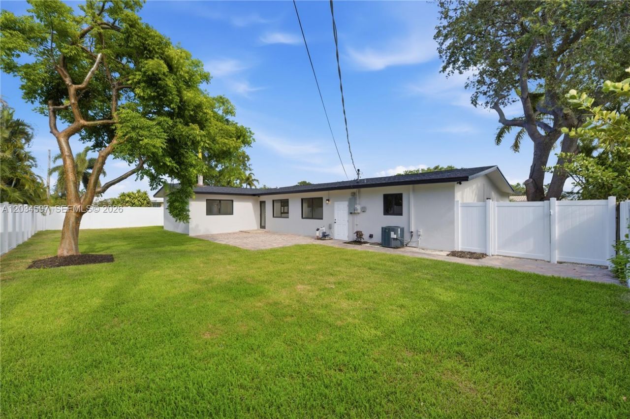 2731 NE 52nd St , Lighthouse Point, FL 33064 Photo