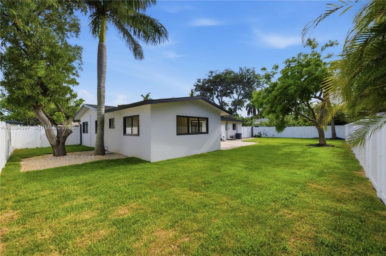 2731 NE 52nd St , Lighthouse Point, FL 33064 Photo