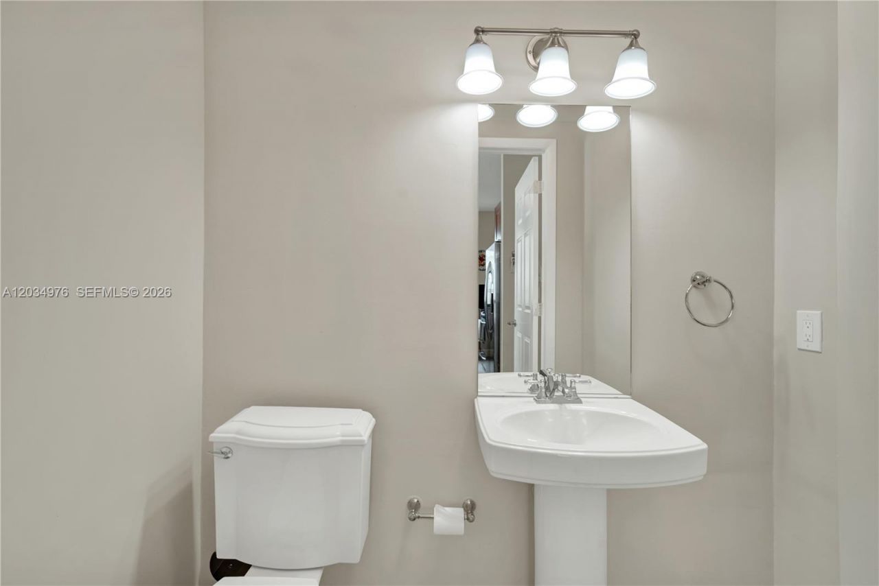 1300 Ponce De Leon Blvd , Unit 901, Coral Gables, FL 33134 Photo