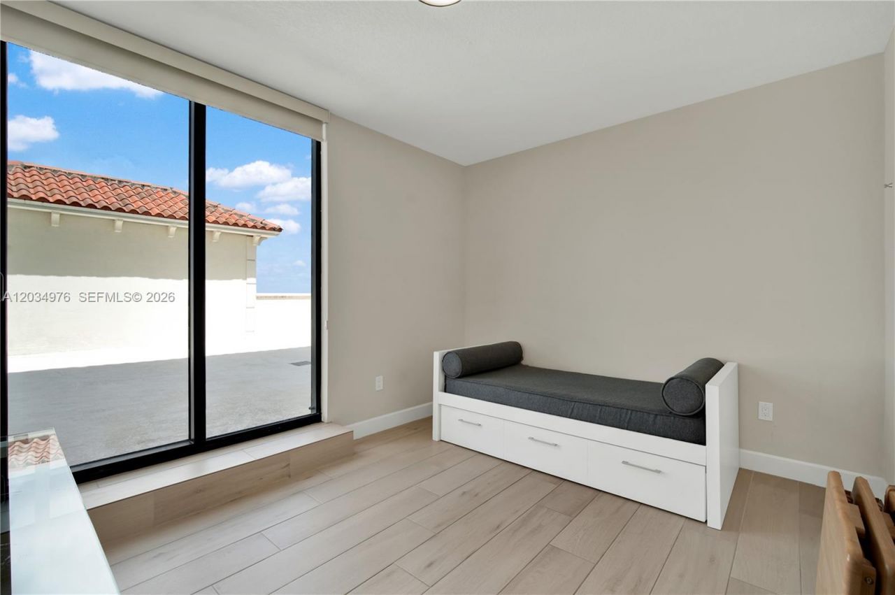 1300 Ponce De Leon Blvd , Unit 901, Coral Gables, FL 33134 Photo