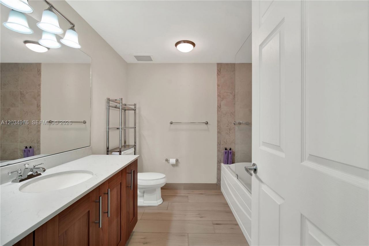 1300 Ponce De Leon Blvd , Unit 901, Coral Gables, FL 33134 Photo