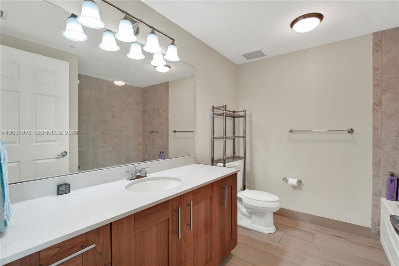 1300 Ponce De Leon Blvd , Unit 901, Coral Gables, FL 33134 Photo