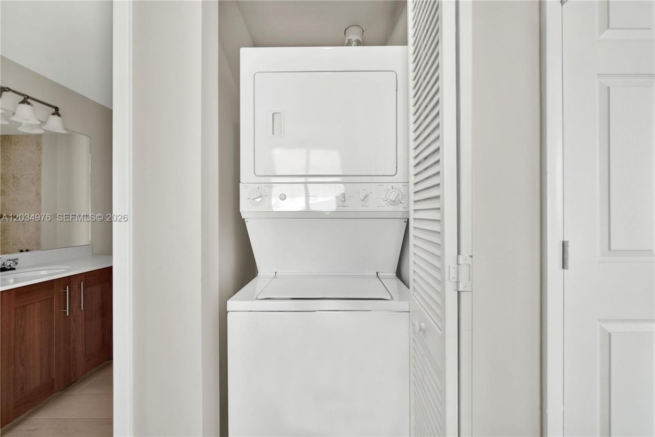 1300 Ponce De Leon Blvd , Unit 901, Coral Gables, FL 33134 Photo