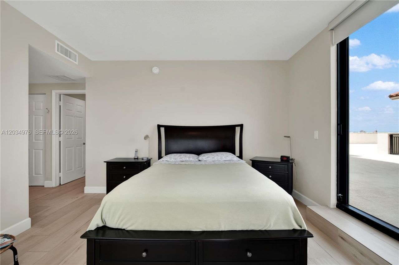 1300 Ponce De Leon Blvd , Unit 901, Coral Gables, FL 33134 Photo