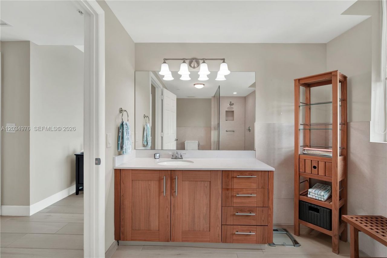 1300 Ponce De Leon Blvd , Unit 901, Coral Gables, FL 33134 Photo