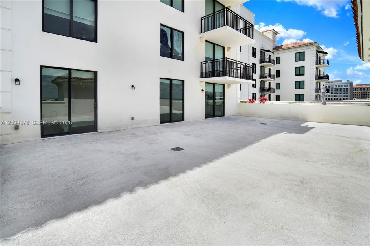 1300 Ponce De Leon Blvd , Unit 901, Coral Gables, FL 33134 Photo
