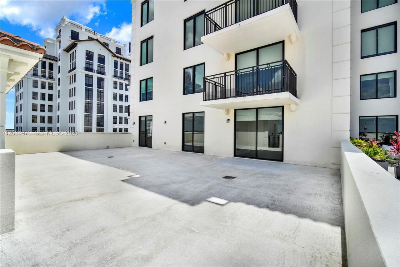 1300 Ponce De Leon Blvd , Unit 901, Coral Gables, FL 33134 Photo