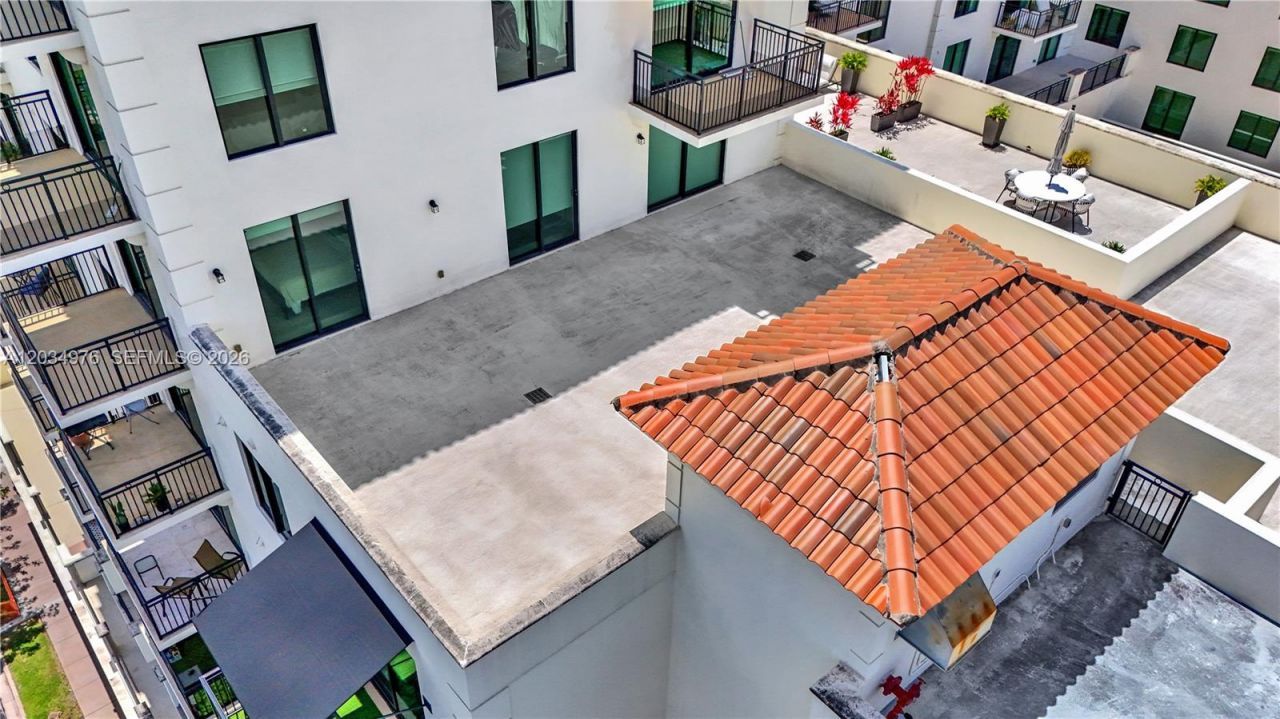 1300 Ponce De Leon Blvd , Unit 901, Coral Gables, FL 33134 Photo