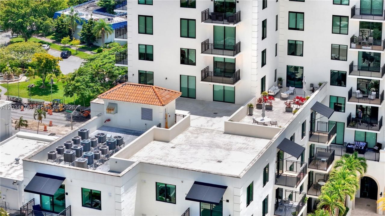 1300 Ponce De Leon Blvd , Unit 901, Coral Gables, FL 33134 Photo