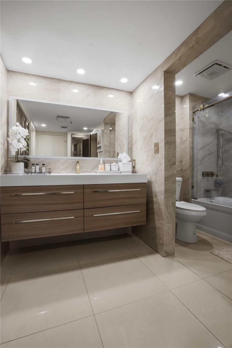 20505 E Country Club Dr , Unit 1739, Aventura, FL 33180 Photo