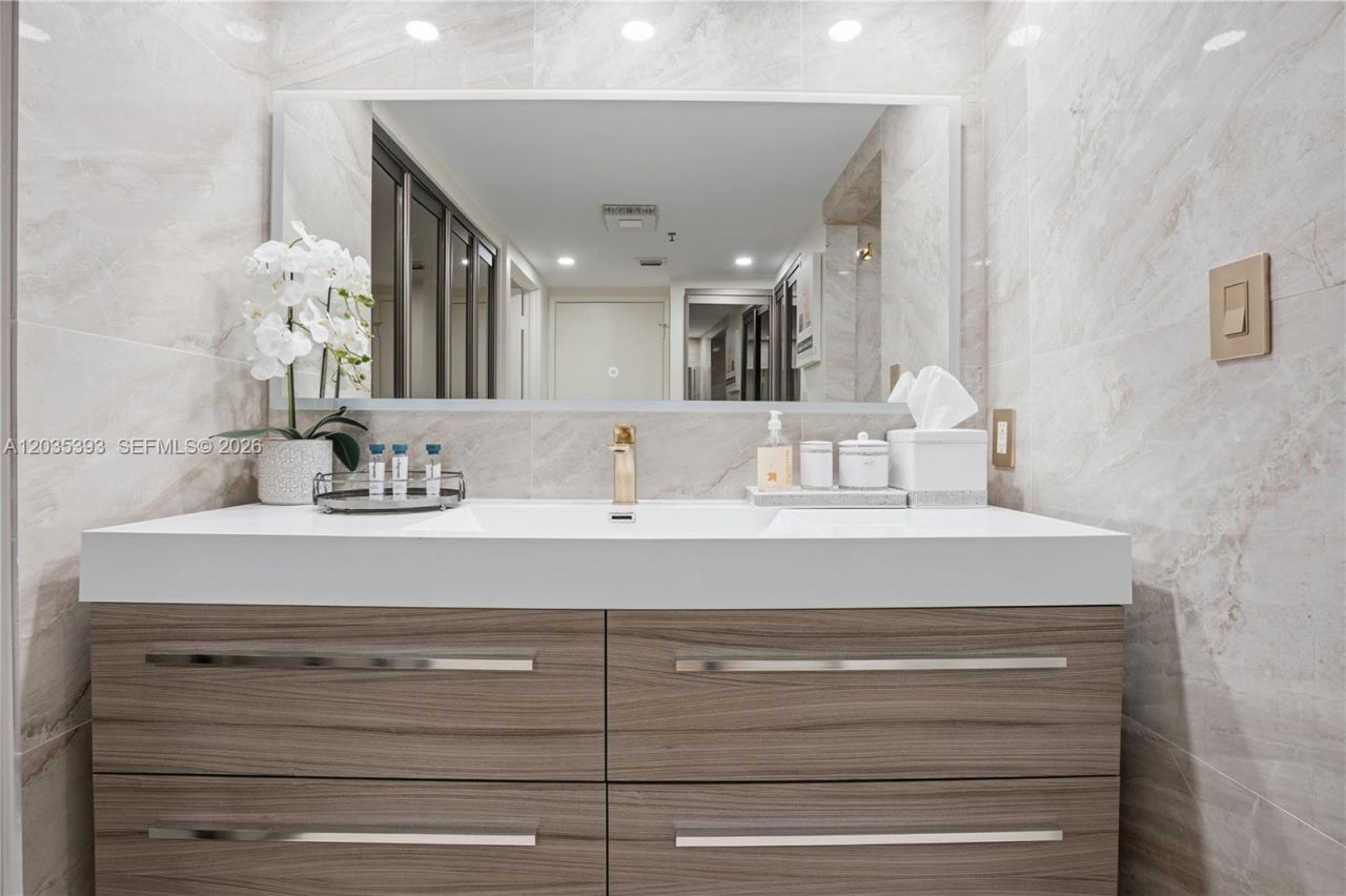 20505 E Country Club Dr , Unit 1739, Aventura, FL 33180 Photo