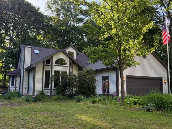 13462 Lakeshore Avenue, Grand Haven, MI 49417