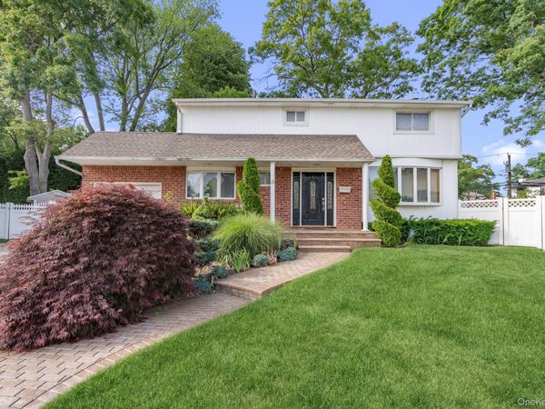 45 Mildred Court , Plainview, NY 11803