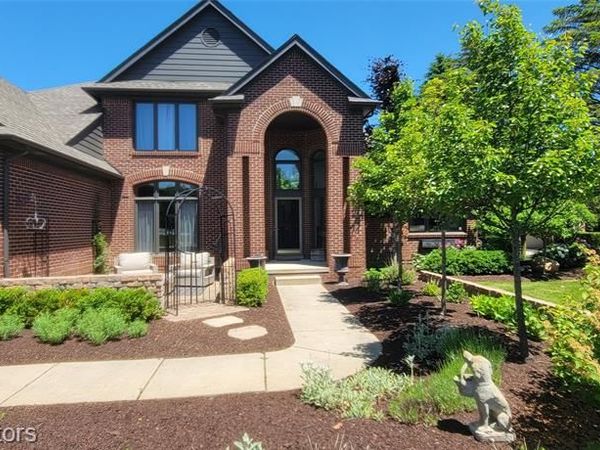1270 Gleneagles, Highland Twp, MI 48357