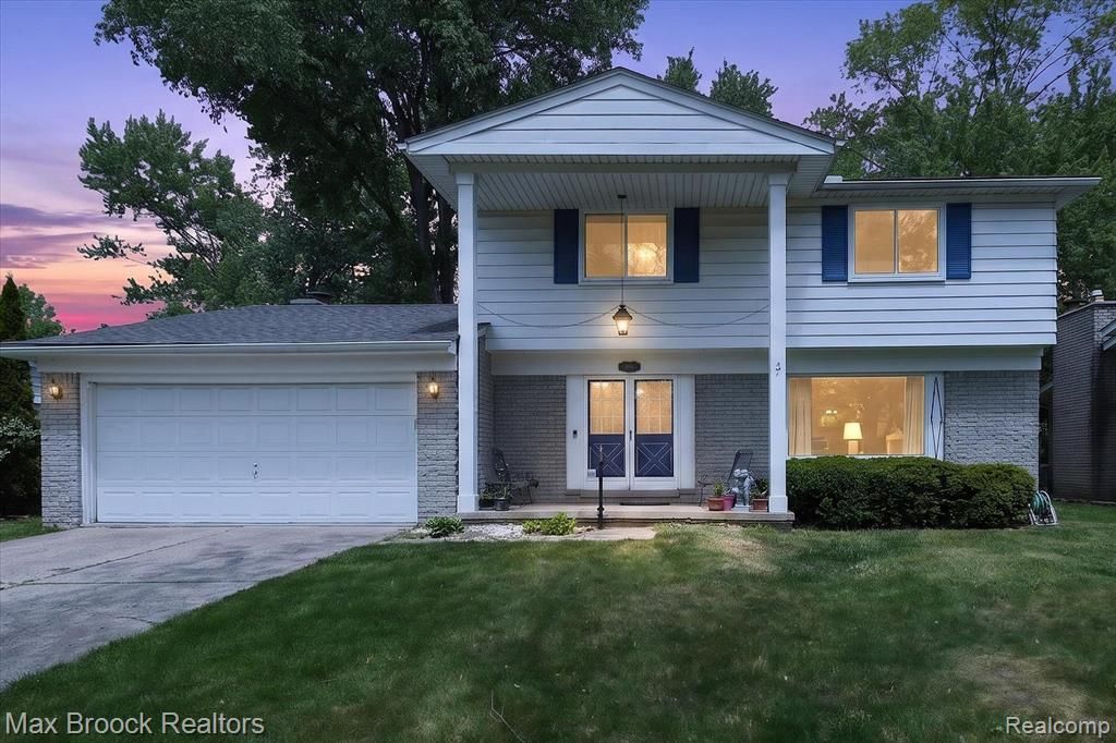 30195 Pleasant Trail, Southfield, MI 48076 Main Photo