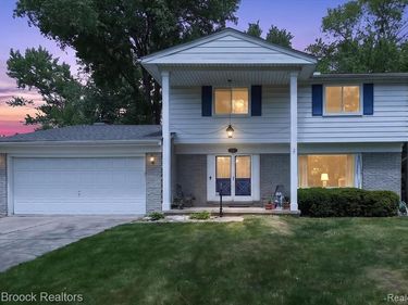 30195 Pleasant Trail, Southfield, MI 48076