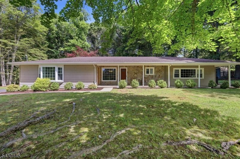 261 Eyland Ave, Roxbury, NJ 07876 Main Photo