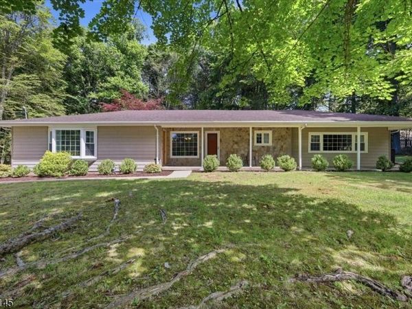 261 Eyland Ave, Roxbury, NJ 07876