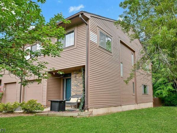 211 Yorktowne Ct, Washington, NJ 07676