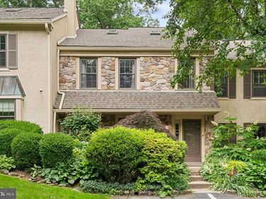 802 WEATHERSTONE DRIVE, PAOLI, PA 19301