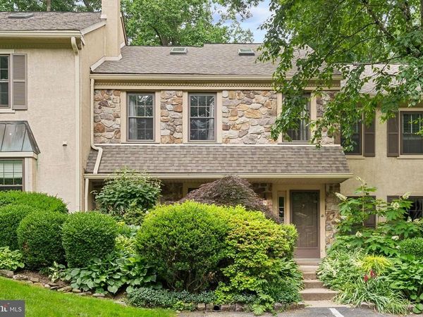802 WEATHERSTONE DRIVE, PAOLI, PA 19301