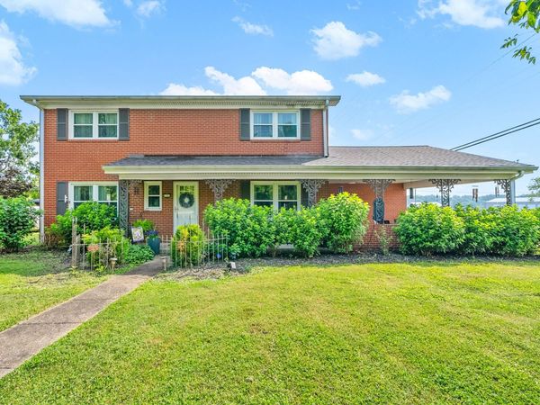 1701 Parkview Dr , Hopkinsville, KY 42240