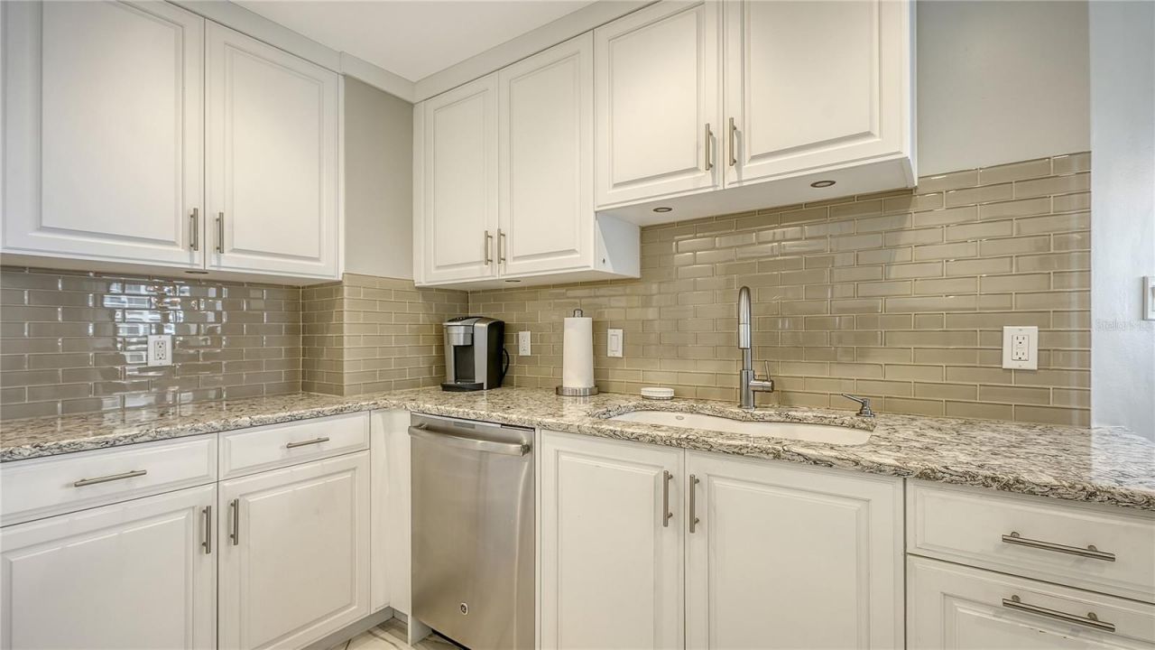 1211 Gulf Of Mexico Drive, Unit 609, Longboat Key, FL 34228 Photo