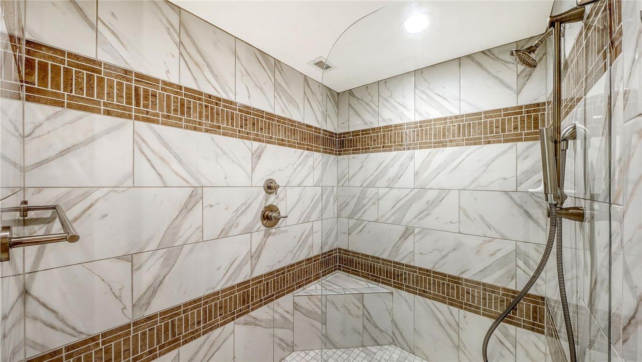 1211 Gulf Of Mexico Drive, Unit 609, Longboat Key, FL 34228 Photo