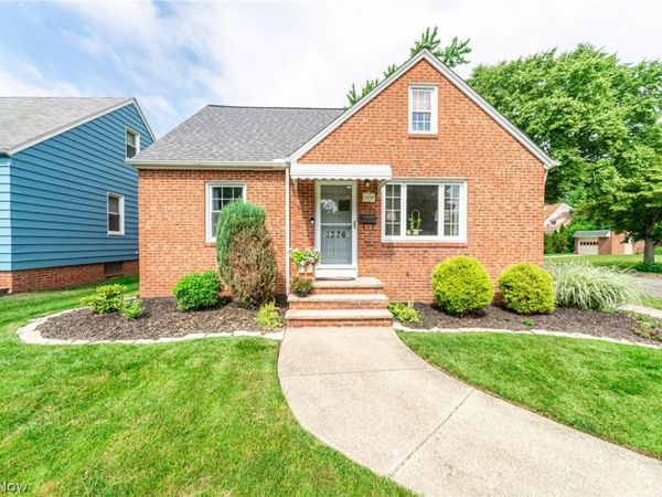 1376 Parkview Drive , Lyndhurst, OH 44124
