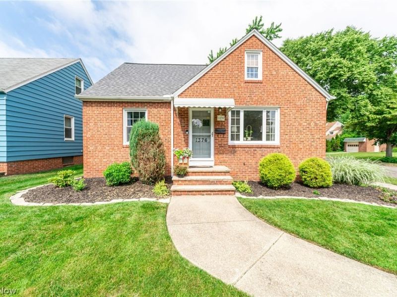 1376 Parkview Drive , Lyndhurst, OH 44124 Photo 1