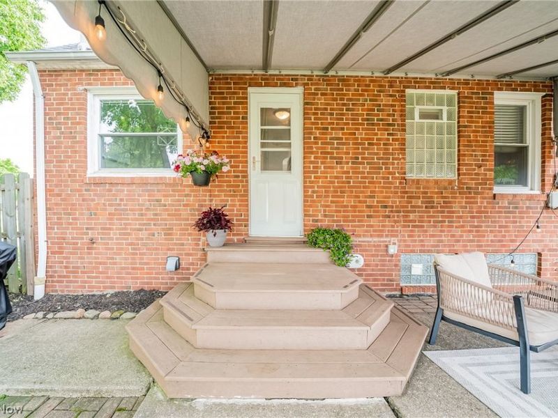 1376 Parkview Drive , Lyndhurst, OH 44124 Photo 29