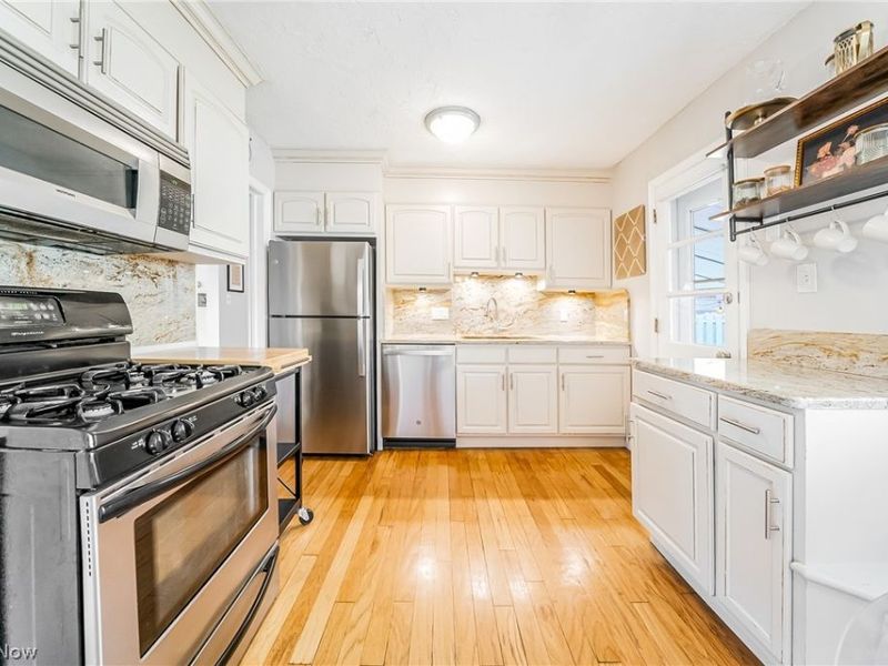 1376 Parkview Drive , Lyndhurst, OH 44124 Photo 5