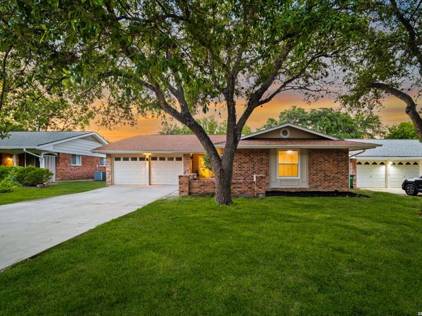 3219 Quakertown Dr, San Antonio, TX 78230