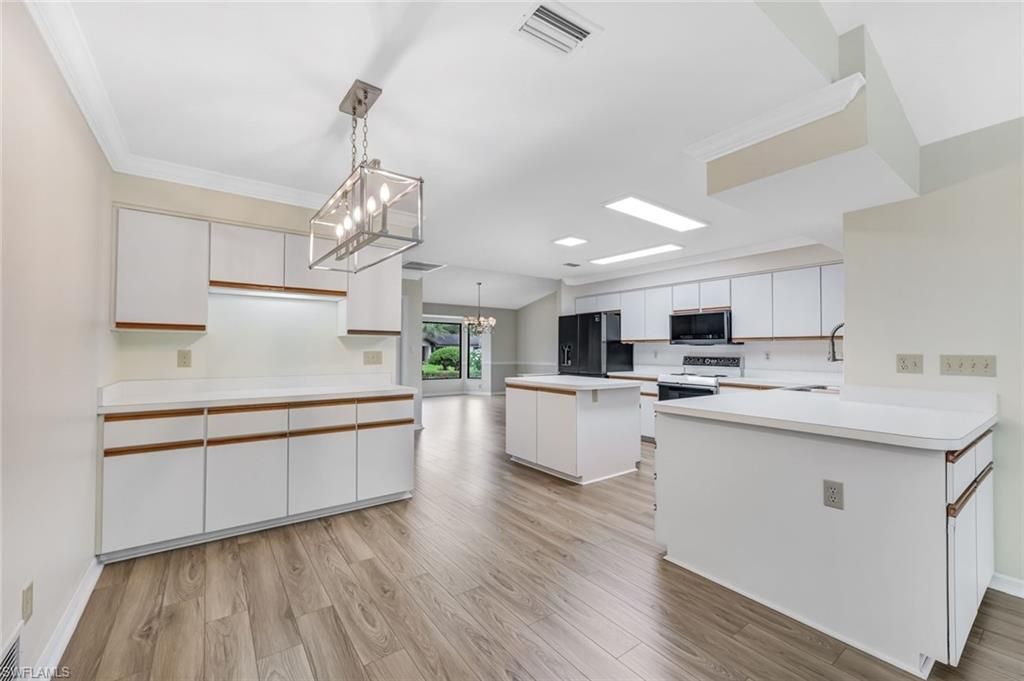 509 Cypress Way E, Naples, FL 34110 Photo