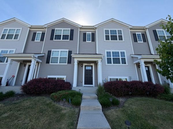 2346 Upland Road , Unit 2274, Pingree Grove, IL 60140