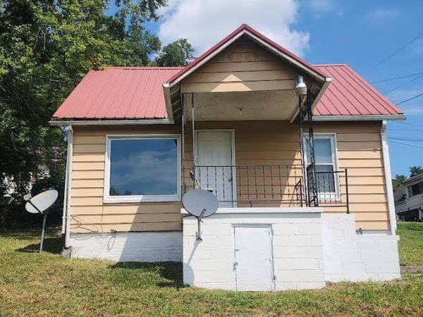 137 Orchard ST, Tazewell, VA 24651