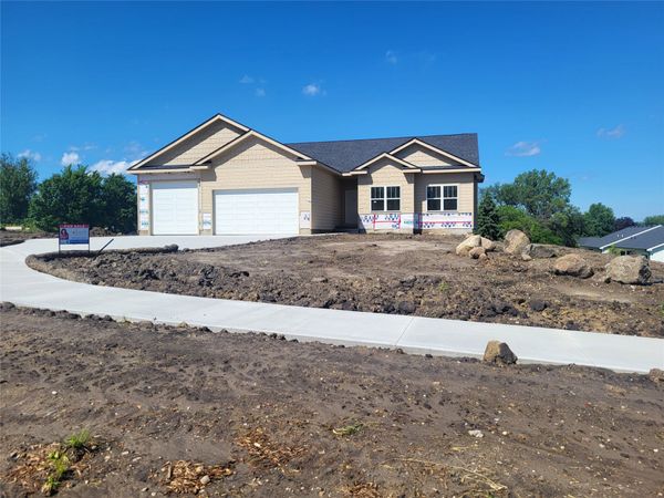 197 E Bridge Circle , Polk City, IA 50226