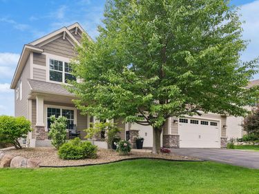 2715 Fieldstone Drive, Victoria, MN 55386