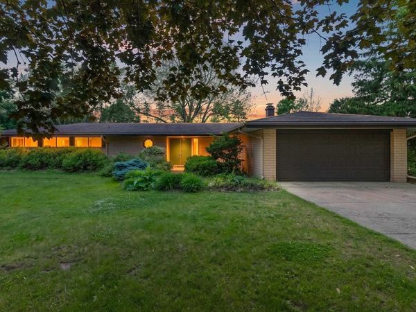 5531 LONG COURT, Appleton, WI 54914