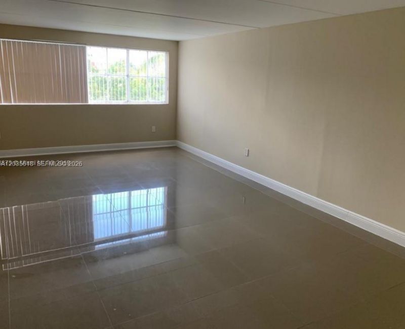 6175 NW 186th St , Unit 305, Hialeah, FL 33015 Photo