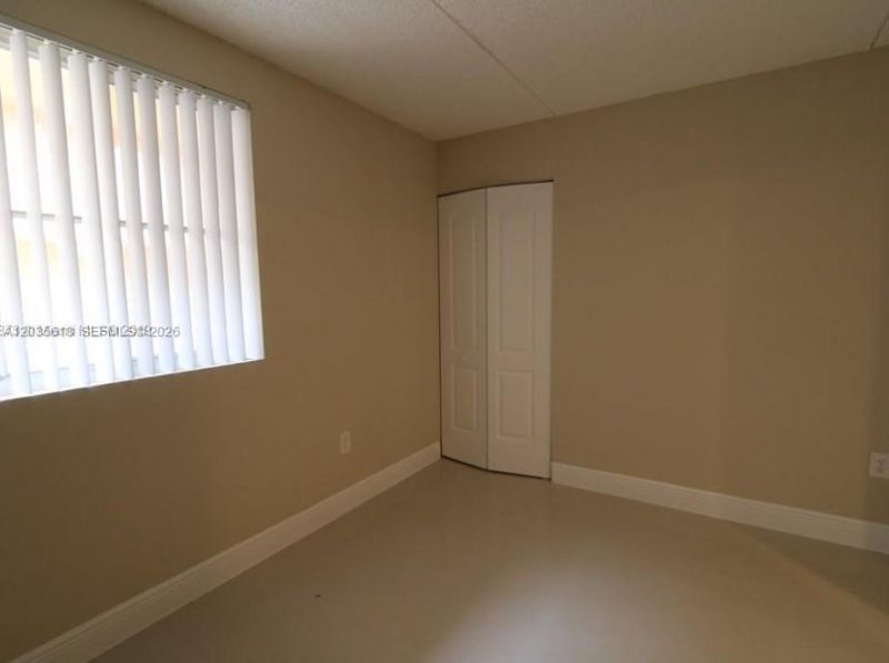 6175 NW 186th St , Unit 305, Hialeah, FL 33015 Photo