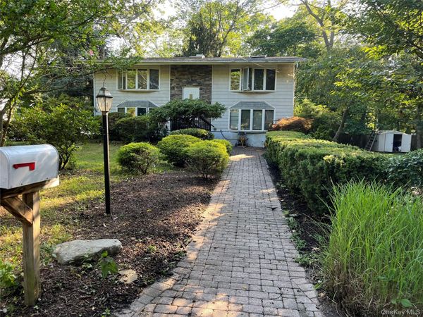 28 Longhorn Lane , East Setauket, NY 11733