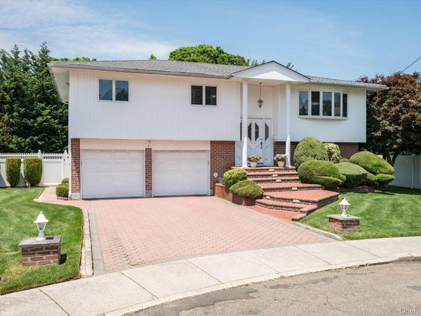 1 Eliot Court, Syosset, NY 11791
