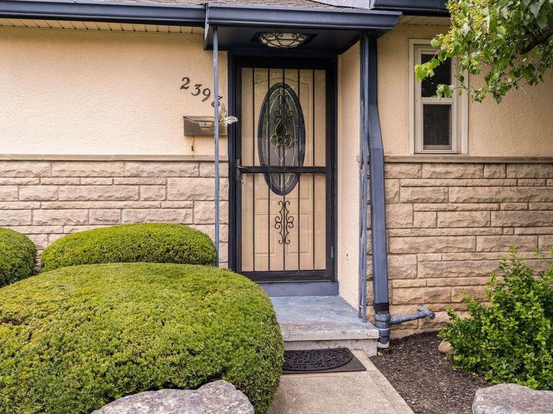 2398 Beverly Place, Columbus, OH 43209 Photo 2